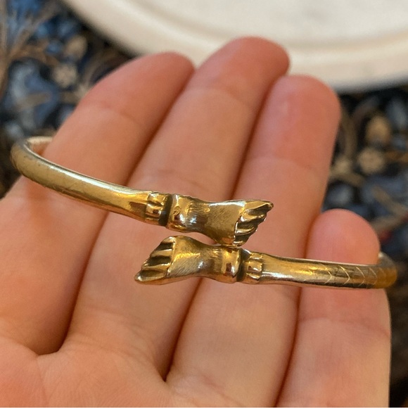Rare Victorian Figa Fists Solid Brass Bypass Bracelet Diamond Pattern - Picture 13 of 15